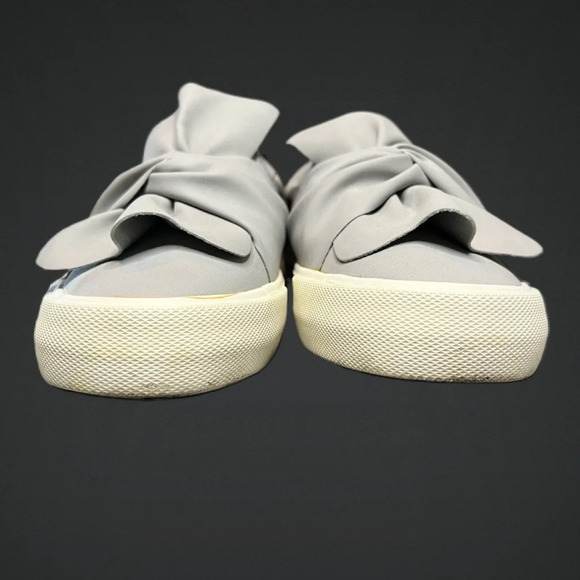 Chic American Eagle Light Smoke Sneakers Size 7 with Elegant Twisted Bow Detail - Picture 5 of 9